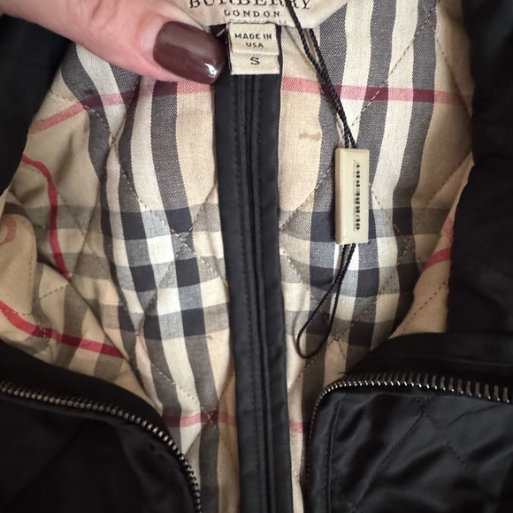 Burberry Black Quilted Jacket with Plaid Interior - Picture 5 of 9
